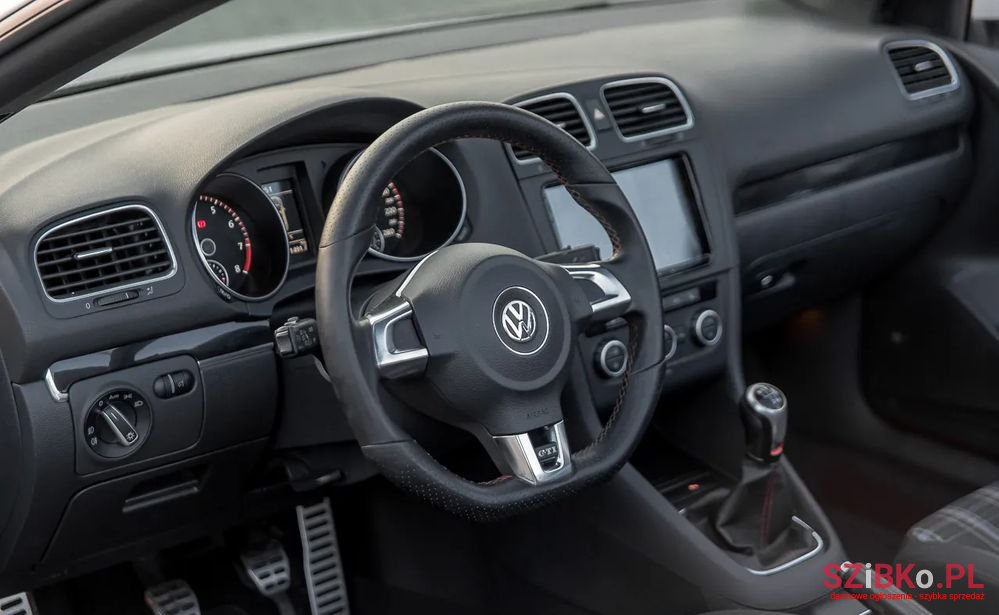 2013' Volkswagen Golf Cabrio Gti photo #6