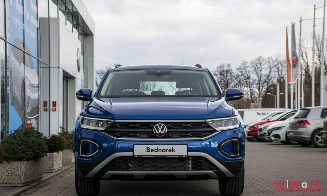 2022' Volkswagen T-Roc photo #2