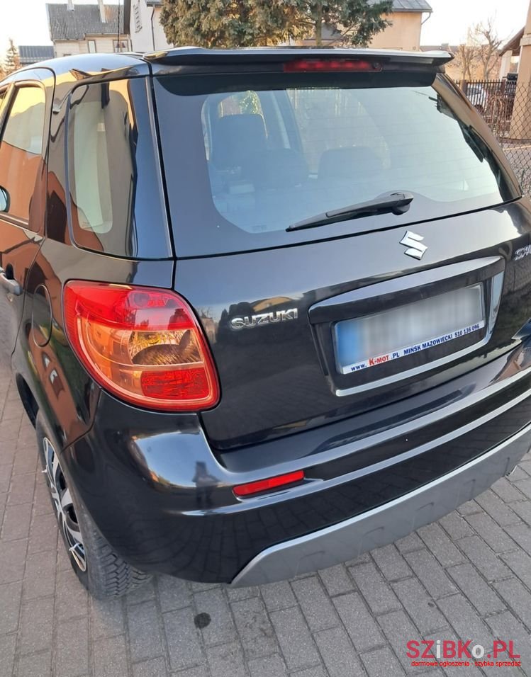 2010' Suzuki SX4 photo #3