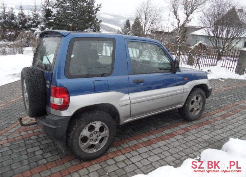 2003' Mitsubishi Pajero photo #1