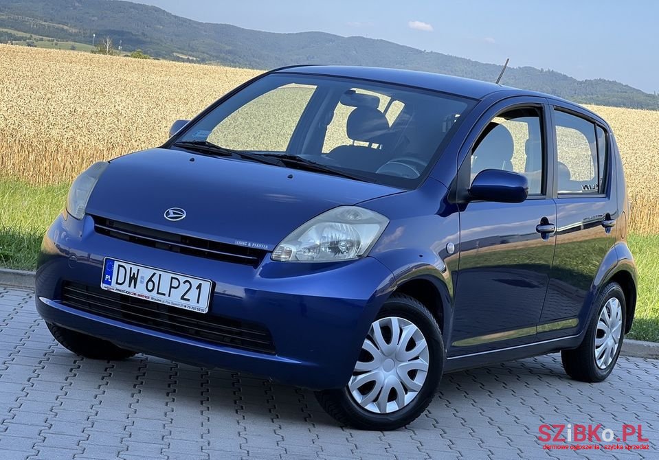 2006' Daihatsu Sirion photo #1