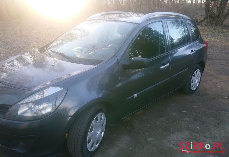 2008' Renault Clio photo #1