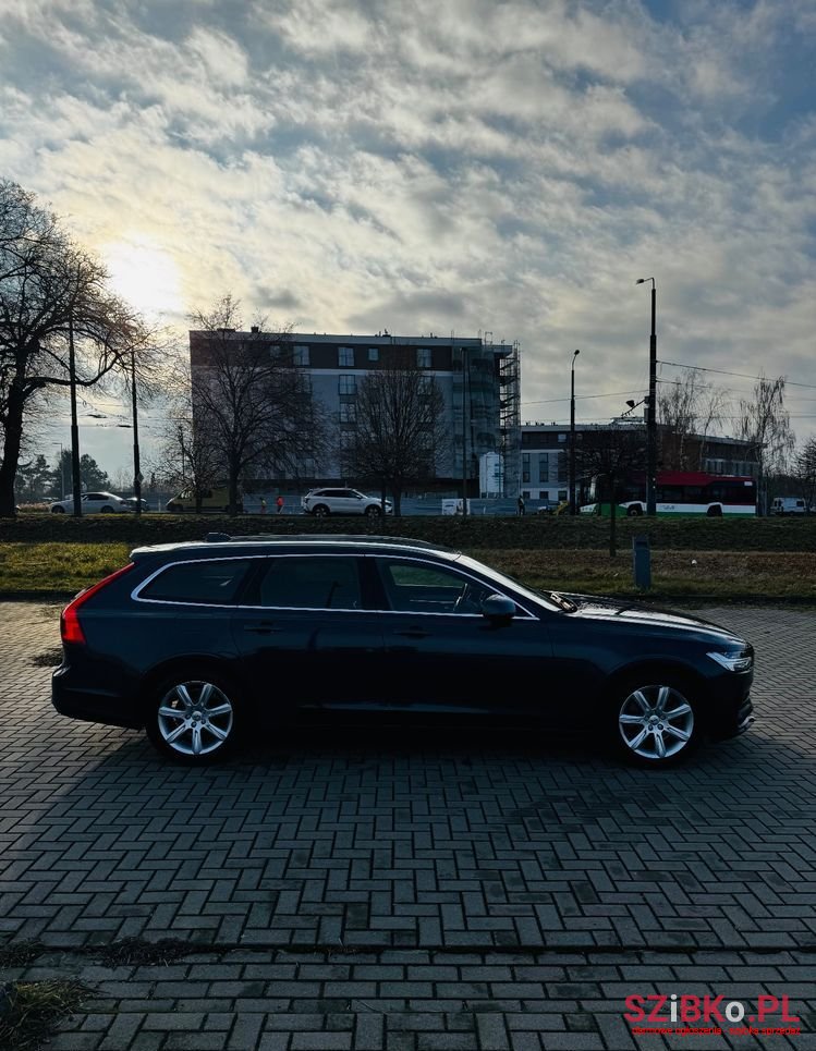2018' Volvo V90 D3 Geartronic Momentum photo #4
