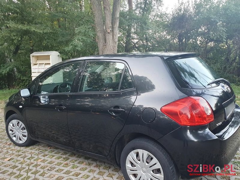 2007' Toyota Auris photo #2