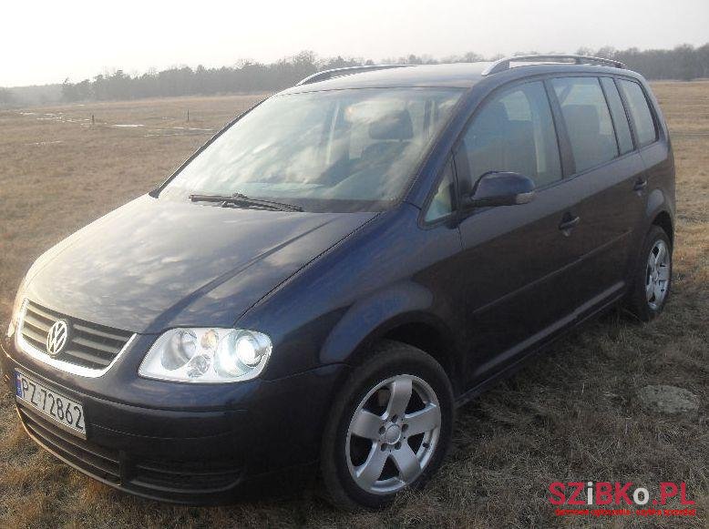 2004' Volkswagen Touran photo #1