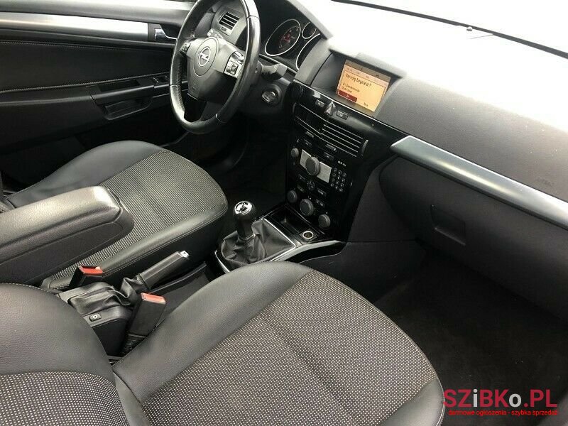 2010' Opel Astra photo #6