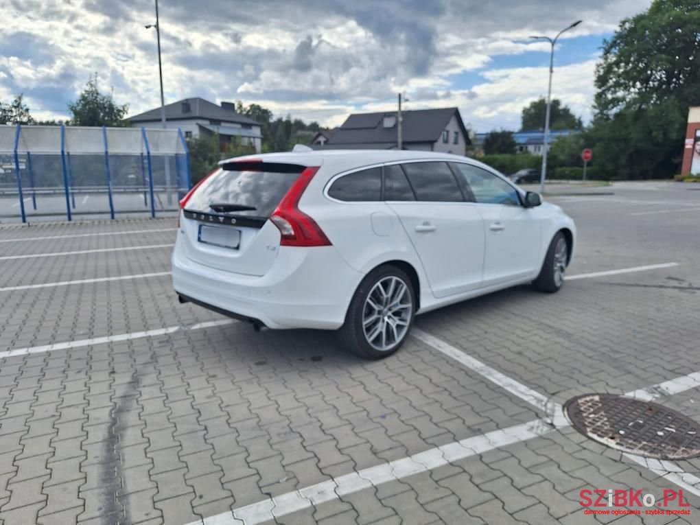2017' Volvo V60 photo #6