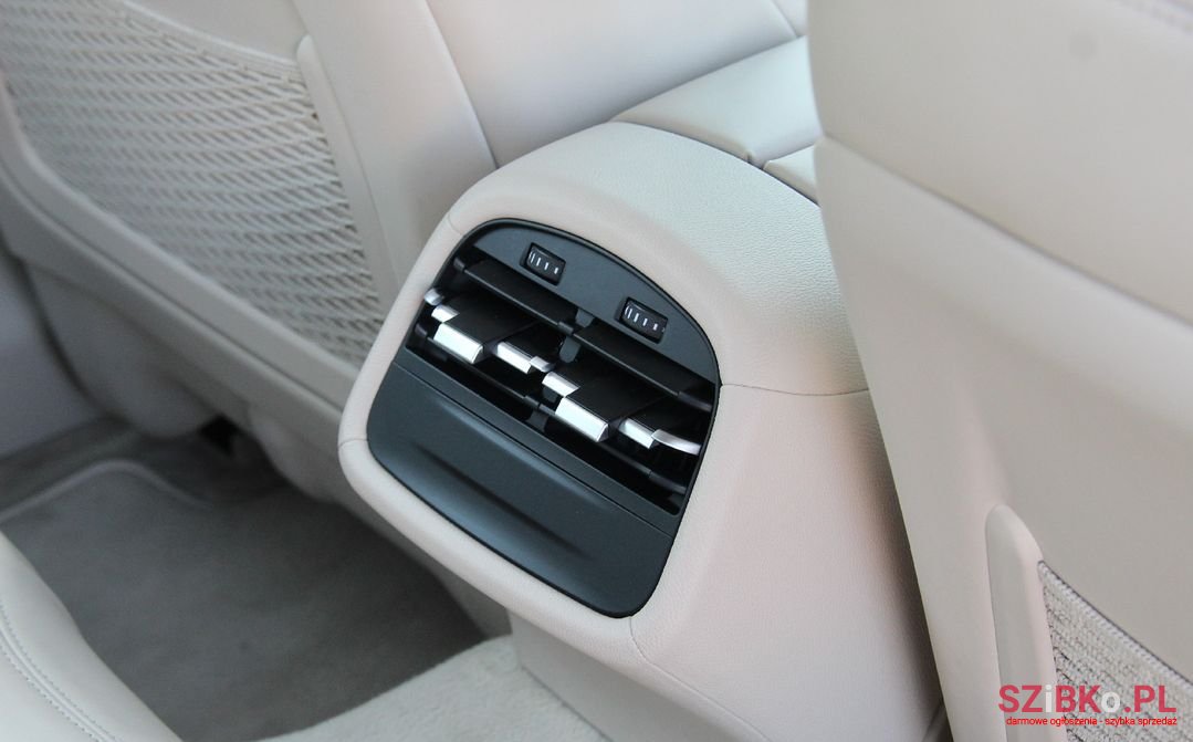 2016' Maserati Ghibli photo #6