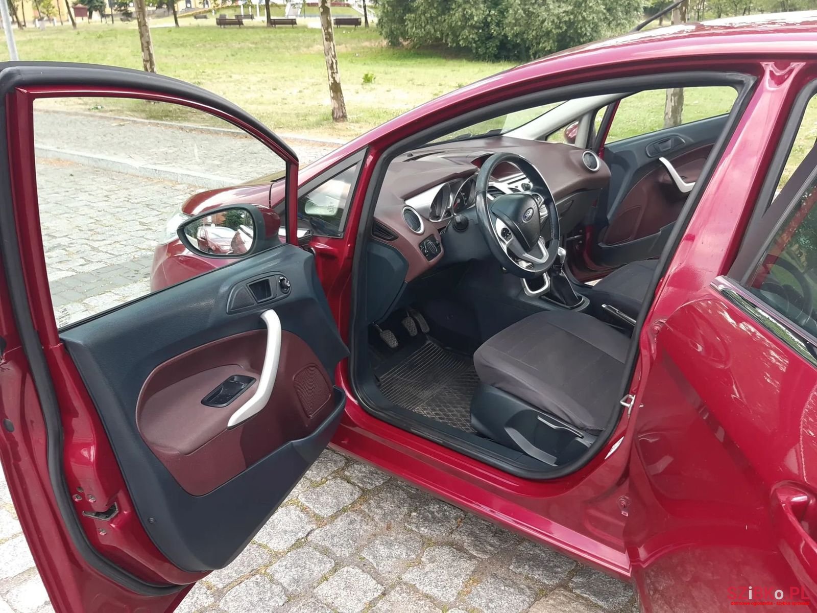 2009' Ford Fiesta photo #4