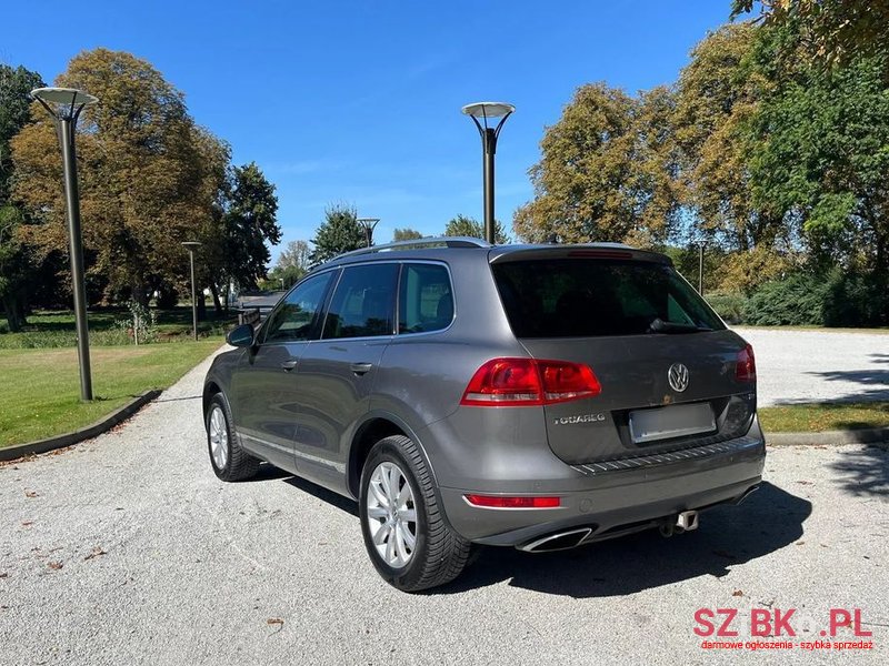 2012' Volkswagen Touareg photo #3