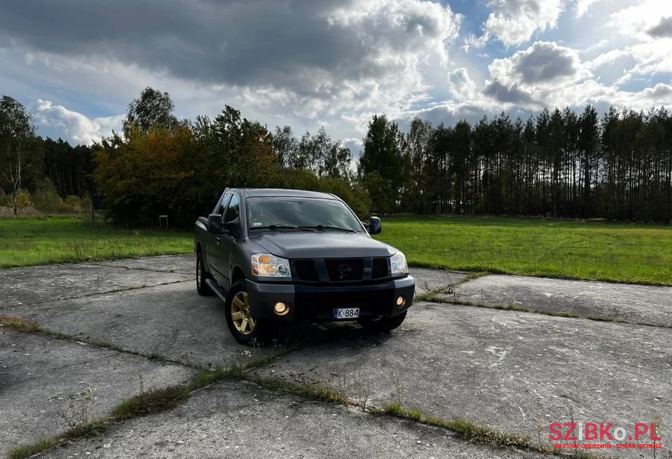 2004' Nissan Titan photo #2
