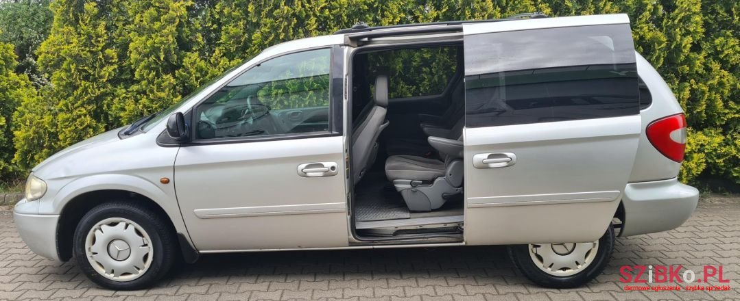 2005' Chrysler Voyager photo #2