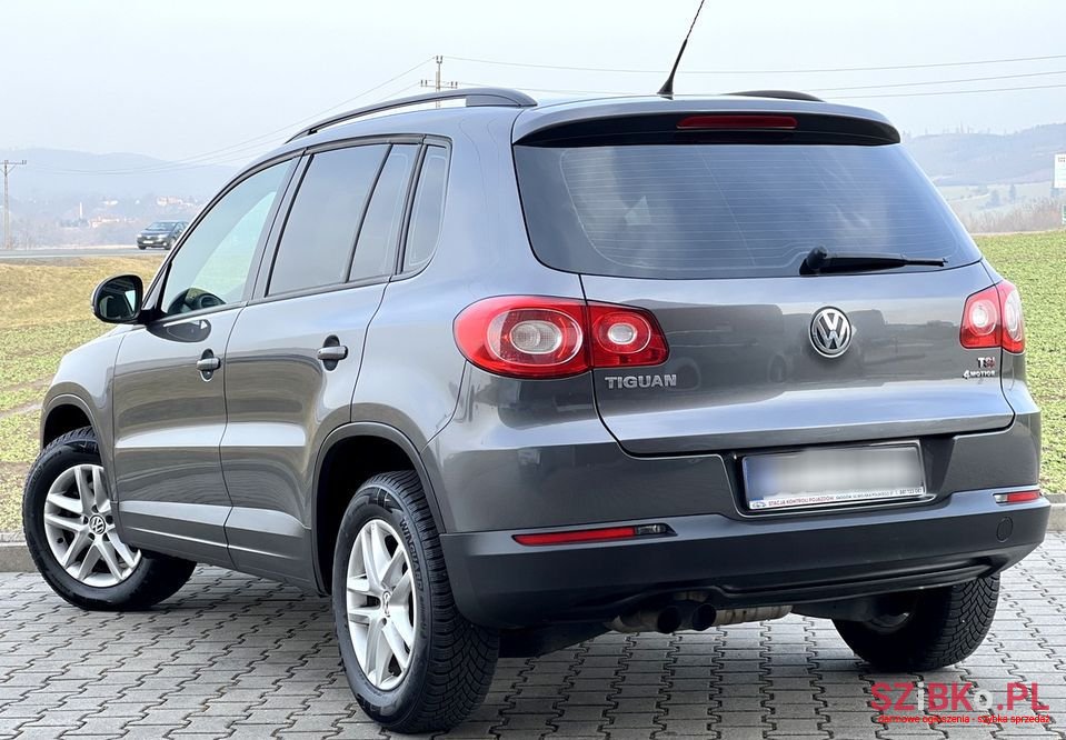 2010' Volkswagen Tiguan photo #3