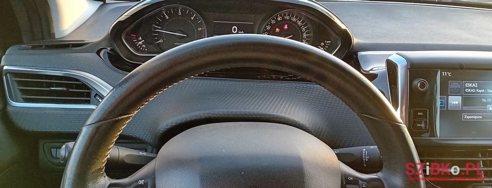 2016' Peugeot 2008 photo #3