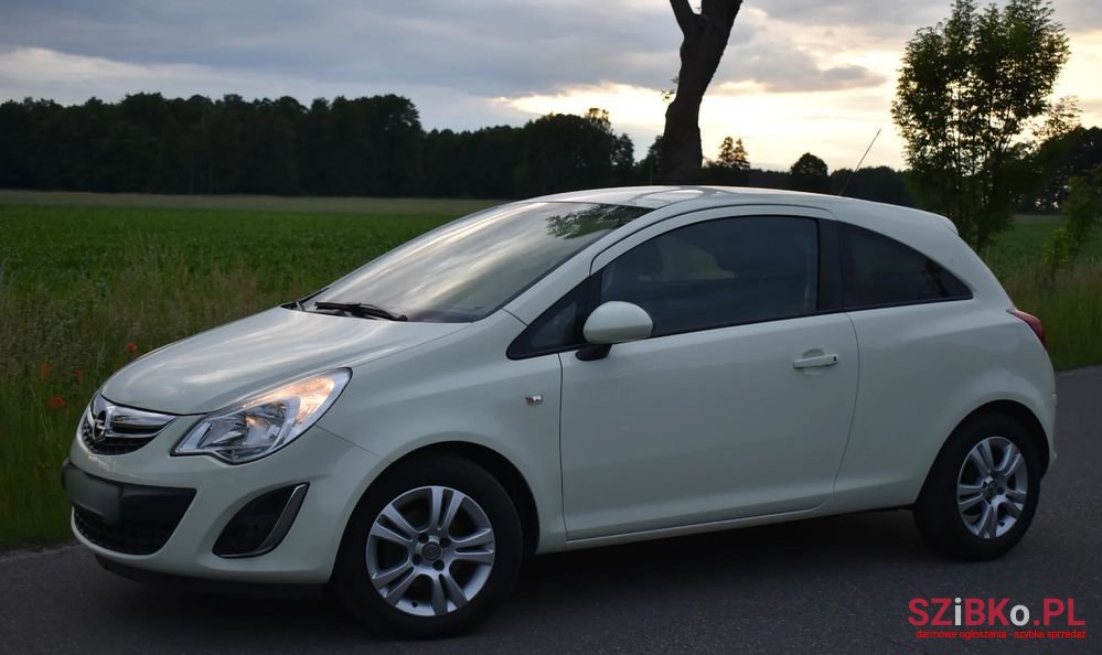 2011' Opel Corsa photo #2