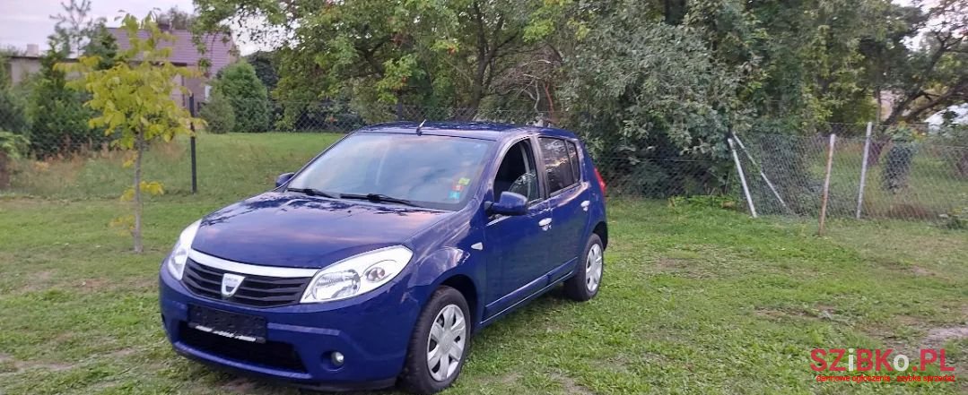 2009' Dacia Sandero photo #3