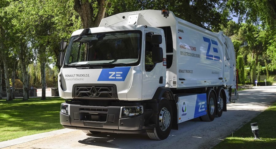 Перша серійна 100% електричина вантажівка Renault D Wide Z.E. почала працювати у Барселоні