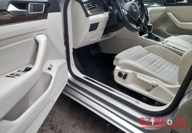 2016' Volkswagen Passat photo #3