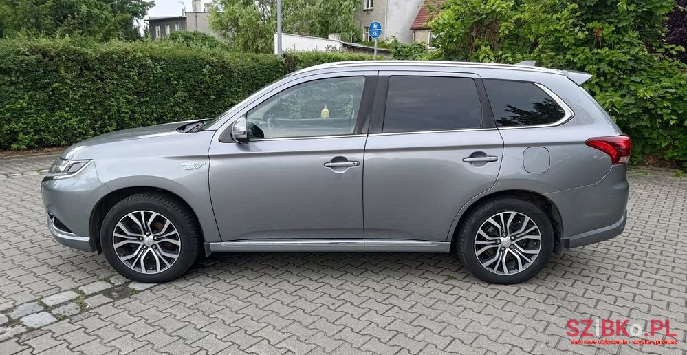 2017' Mitsubishi Outlander Intense + photo #2