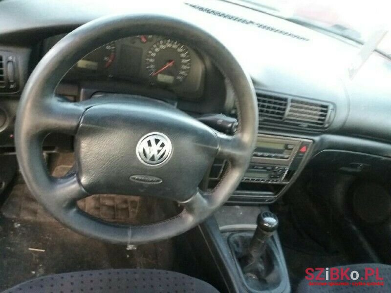 1999' Volkswagen Passat photo #1
