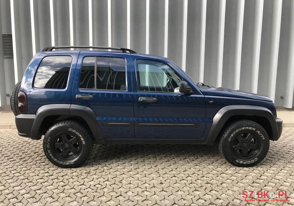 2004' Jeep Cherokee photo #5