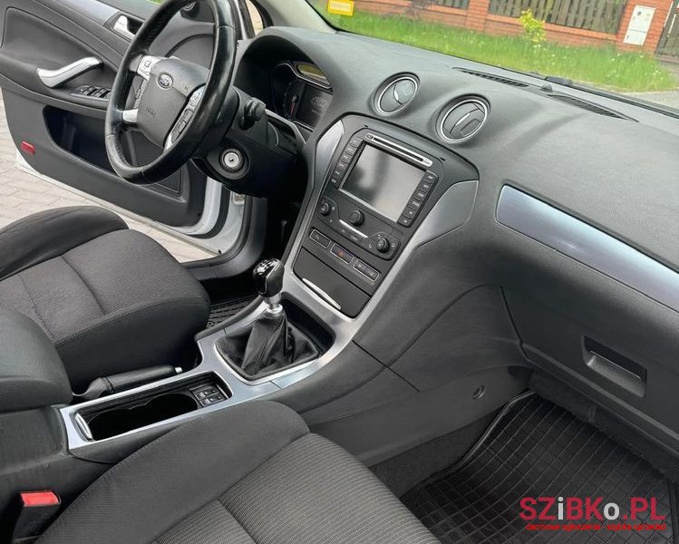 2011' Ford Mondeo photo #4