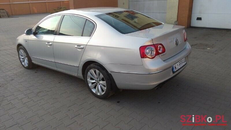 2010' Volkswagen Passat photo #4