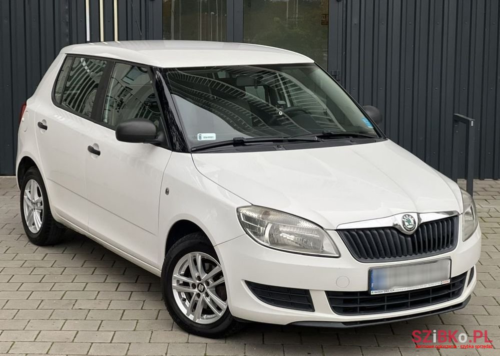 2011' Skoda Fabia photo #1
