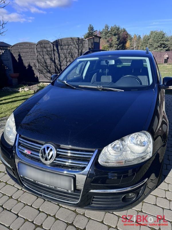 2008' Volkswagen Golf photo #3