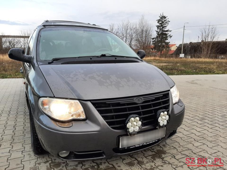2004' Chrysler Grand Voyager photo #4