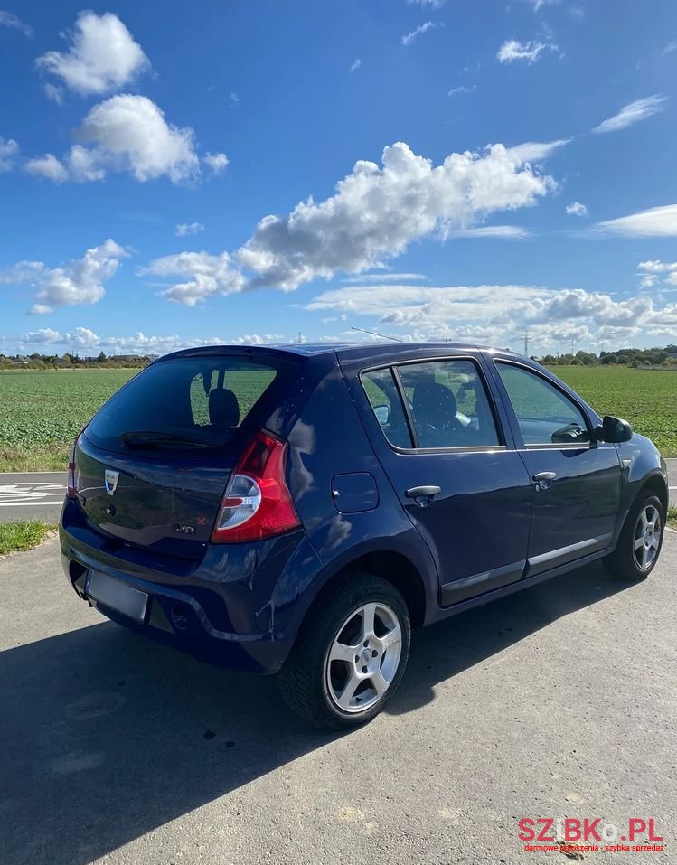 2009' Dacia Sandero photo #5