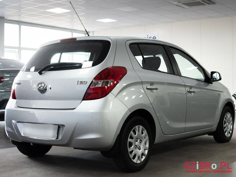 2009' Hyundai i20 1.2 Classic photo #6