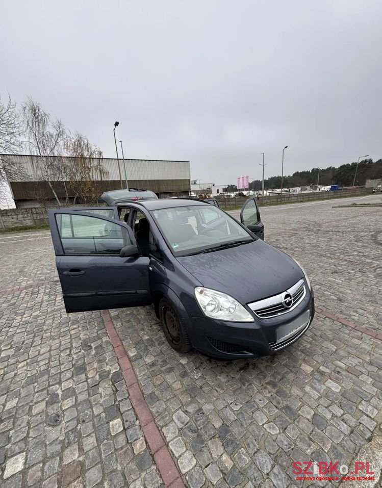 2009' Opel Zafira photo #2