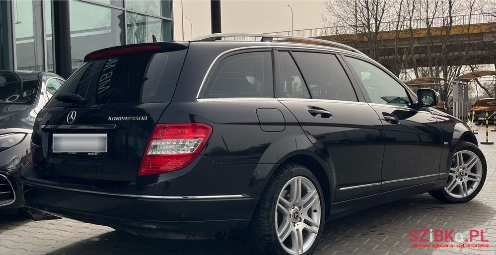 2008' Mercedes-Benz C-Class photo #2