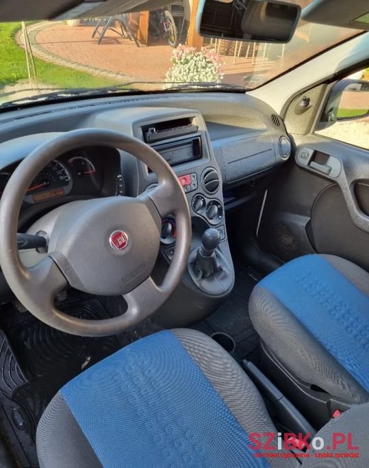 2011' Fiat Panda photo #4