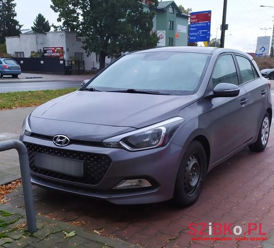 2015' Hyundai i20 1.2 Classic Plus photo #3