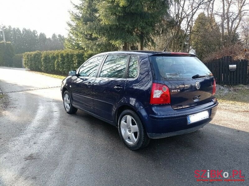 2004' Volkswagen Polo photo #2