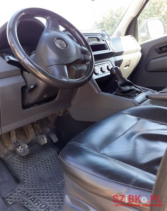 2010' Volkswagen Amarok photo #4