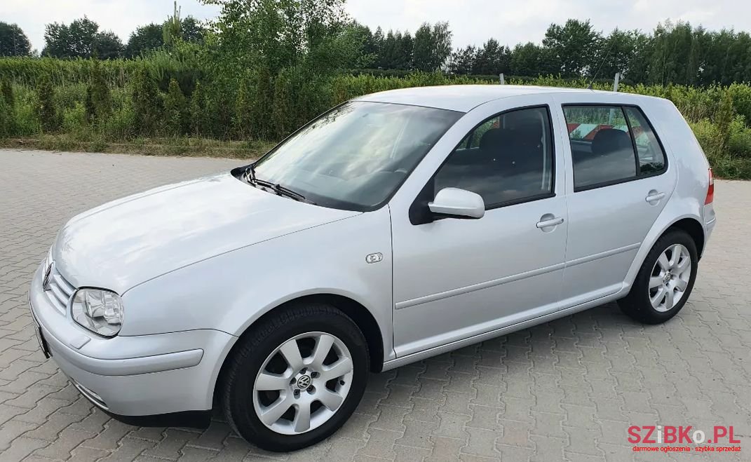 2003' Volkswagen Golf photo #2