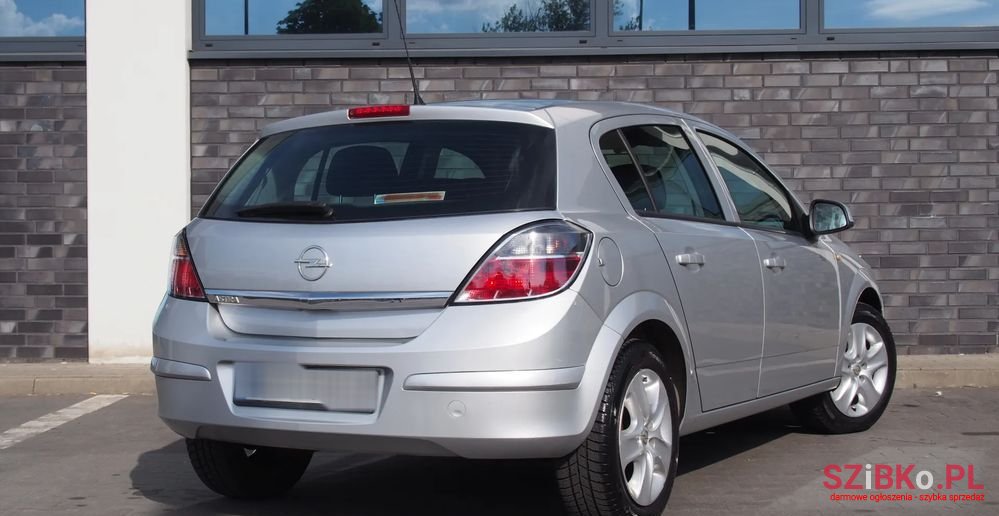 2011' Opel Astra 1.6 Enjoy photo #4