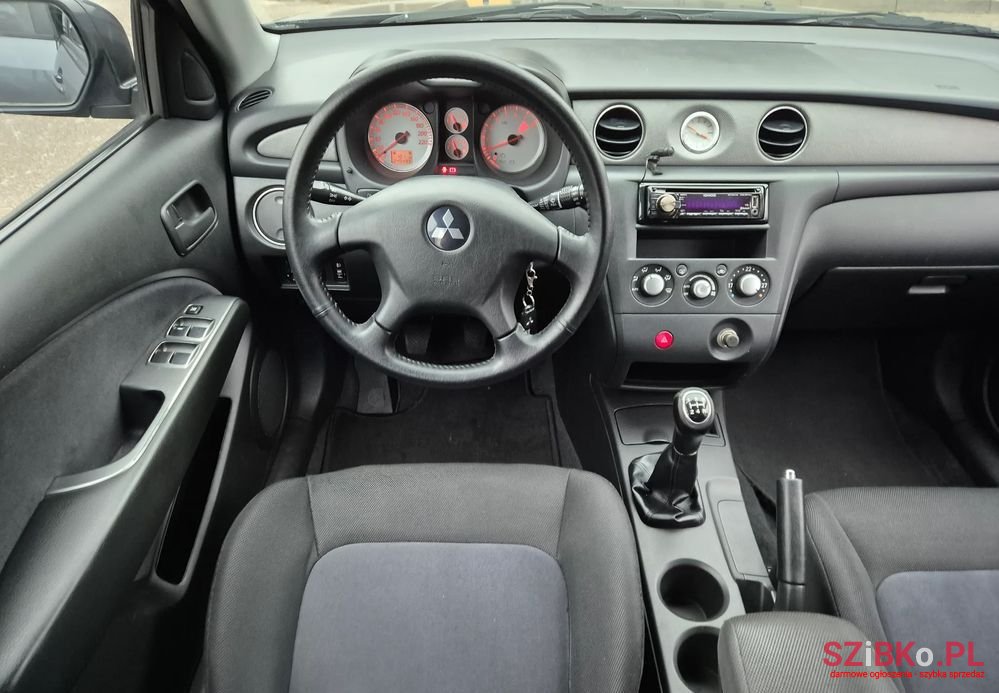 2006' Mitsubishi Outlander photo #6