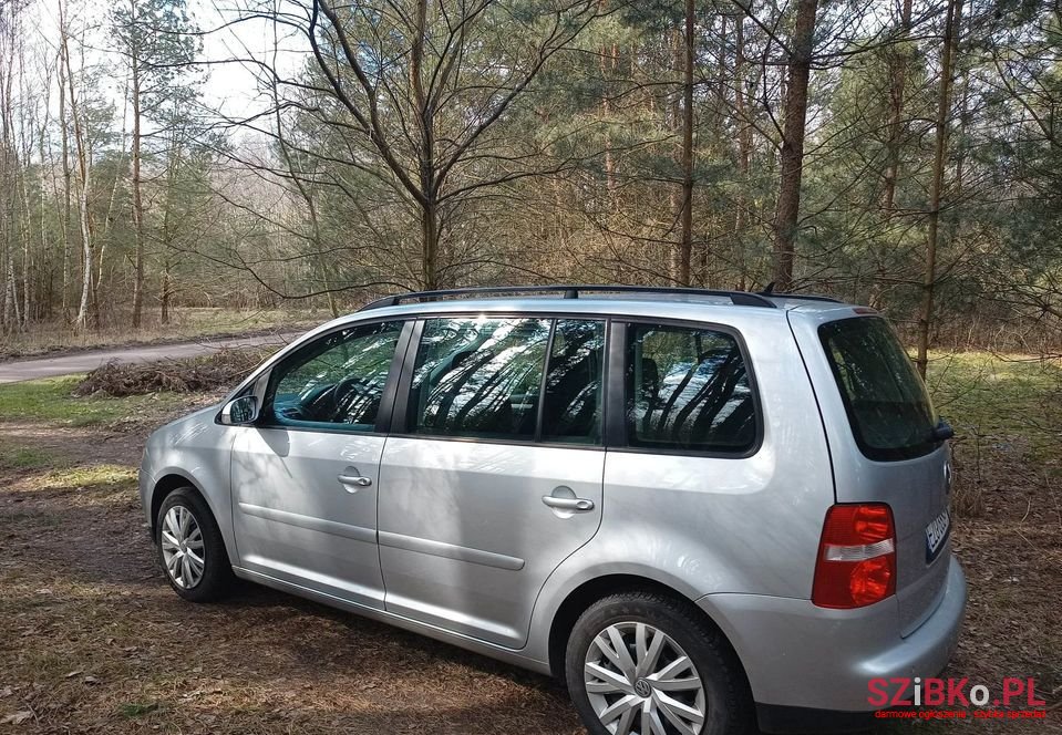 2005' Volkswagen Touran photo #3