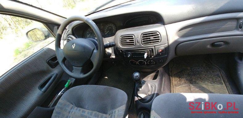 2001' Renault Megane photo #1