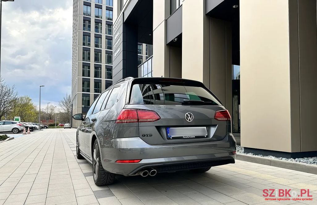 2017' Volkswagen Golf photo #6