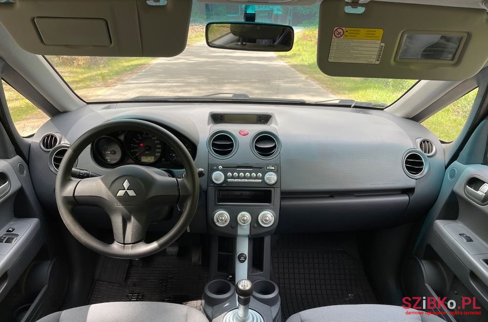 2007' Mitsubishi Colt photo #5