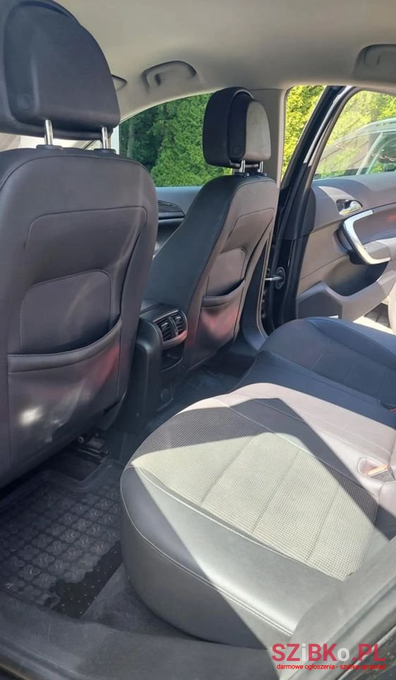 2010' Opel Insignia photo #5