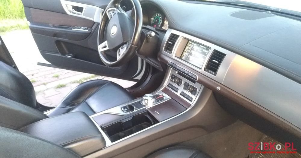 2013' Jaguar XF 2.0 T R-Sport photo #5