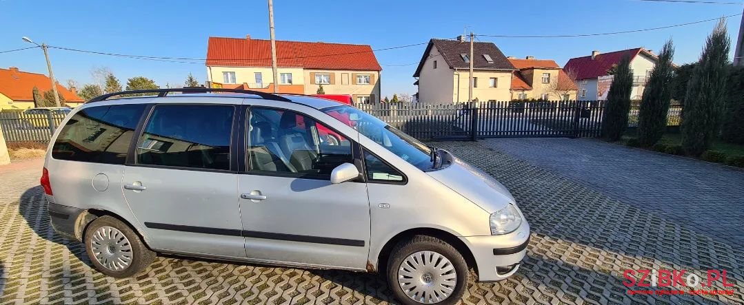 2002' Volkswagen Sharan photo #4