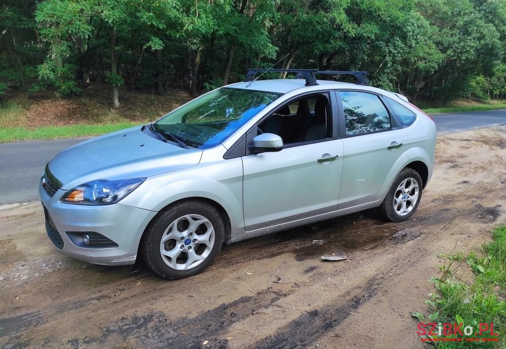 2010' Ford Focus 2.0 Trend photo #3