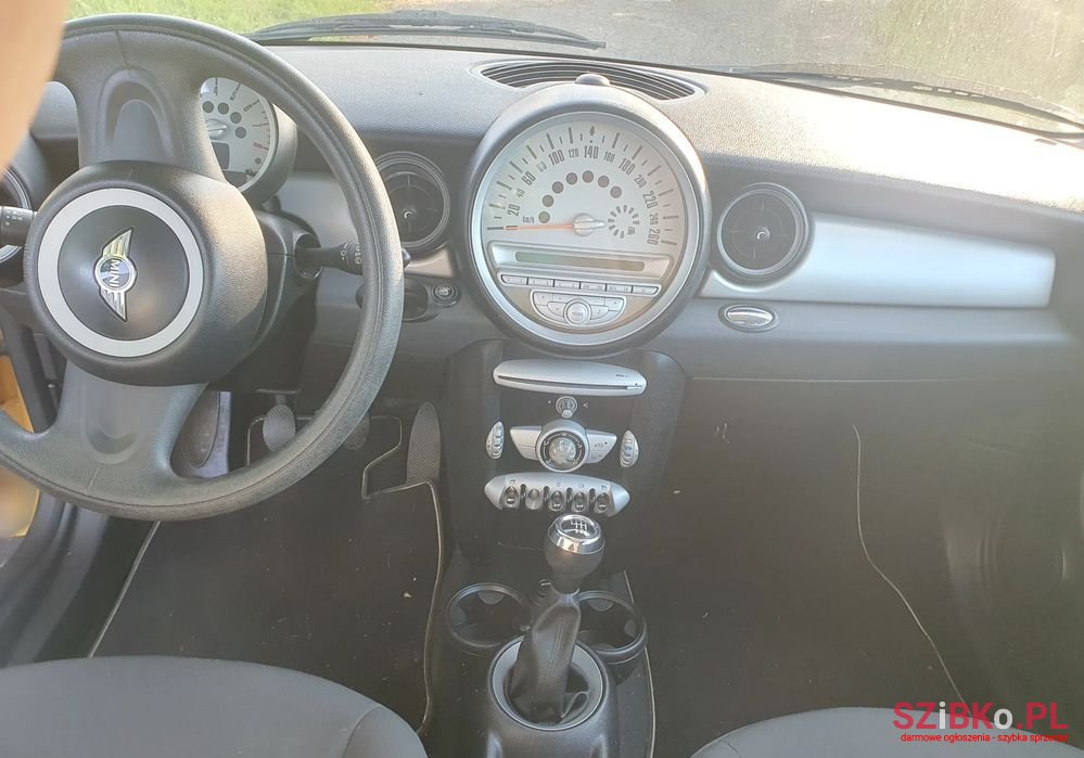 2009' MINI Cooper photo #2